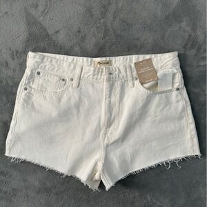 NWT Madewell - white denim shorts - size 31